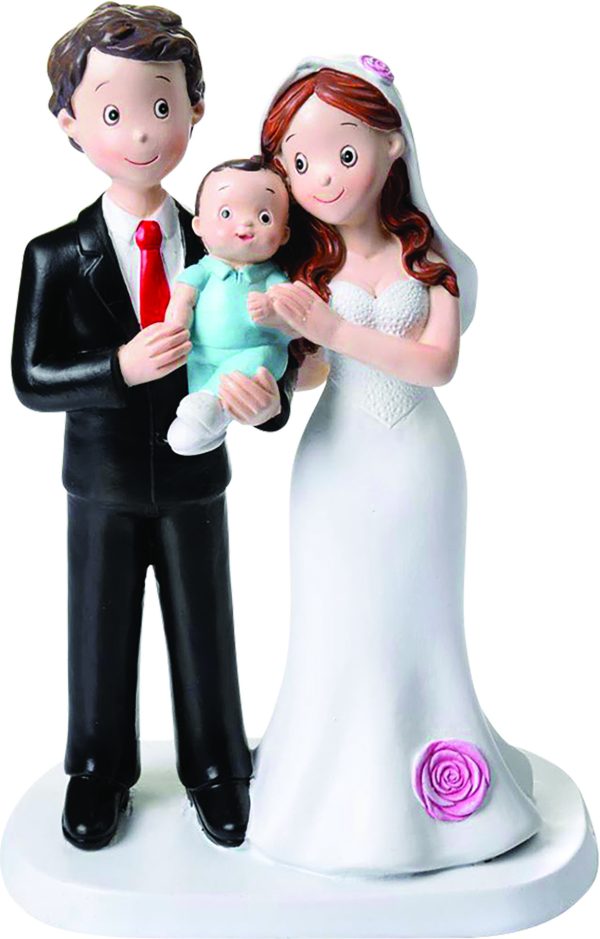 PAREJA DE NOVIOS CON NIÑO